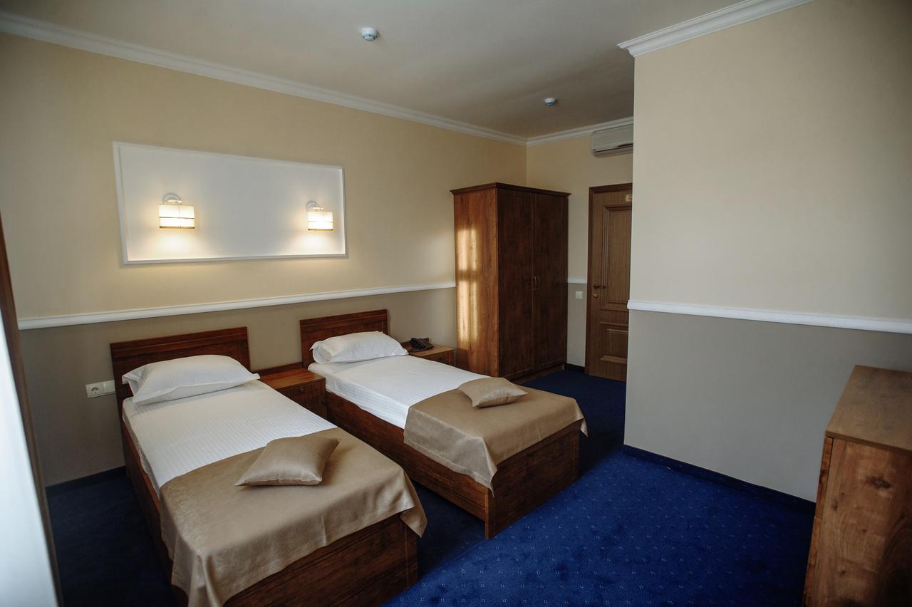 Astoria Hotel Chisinau Bagian luar foto