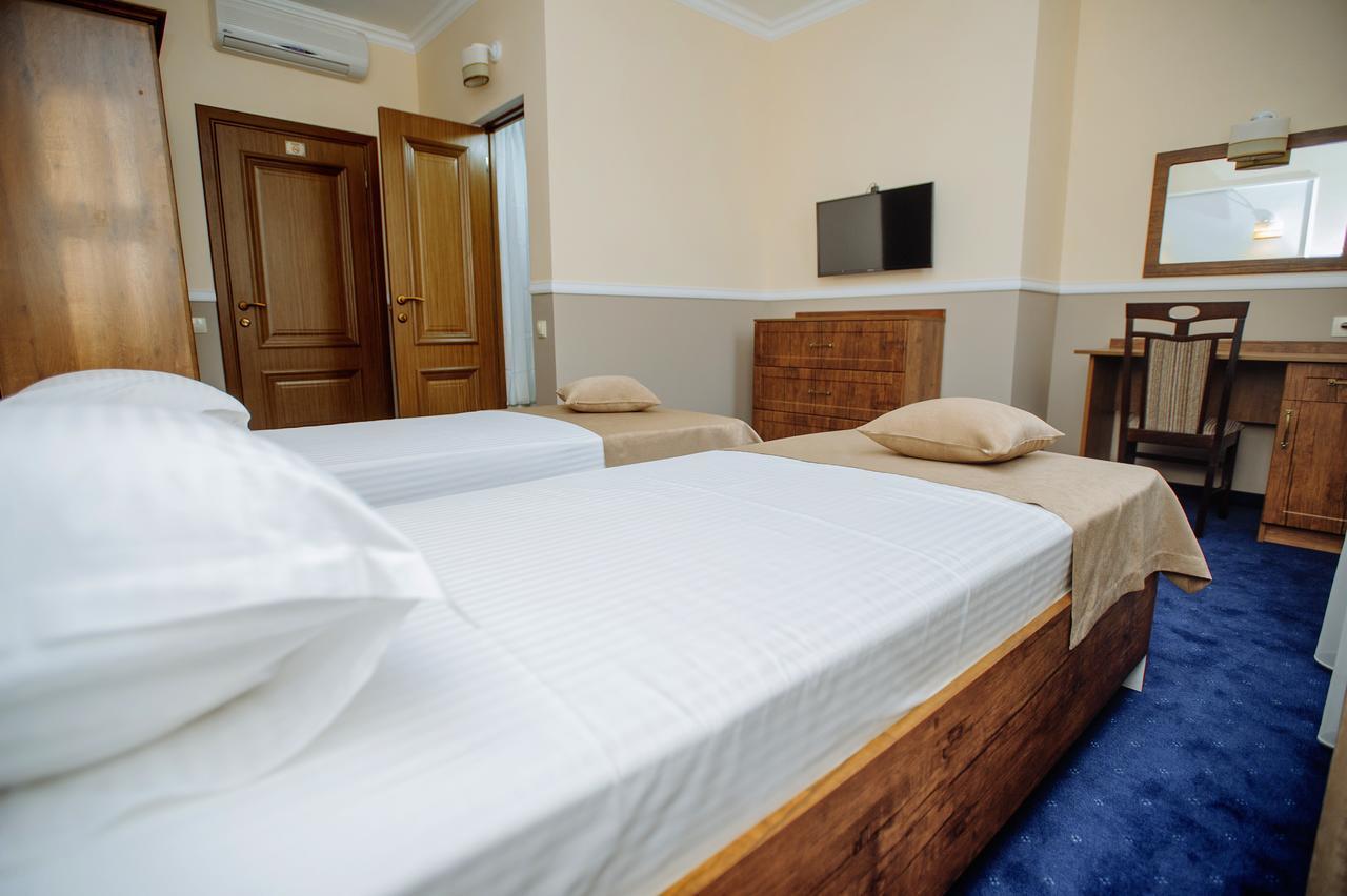 Astoria Hotel Chisinau Bagian luar foto