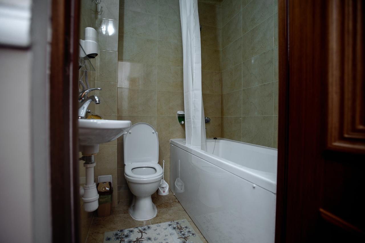 Astoria Hotel Chisinau Bagian luar foto