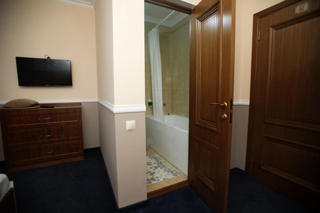 Astoria Hotel Chisinau Bagian luar foto