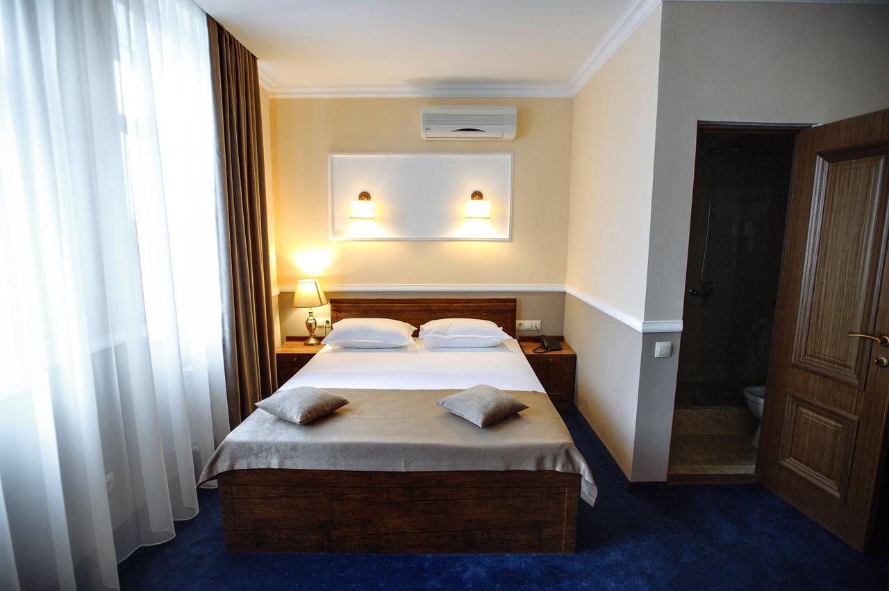 Astoria Hotel Chisinau Bagian luar foto