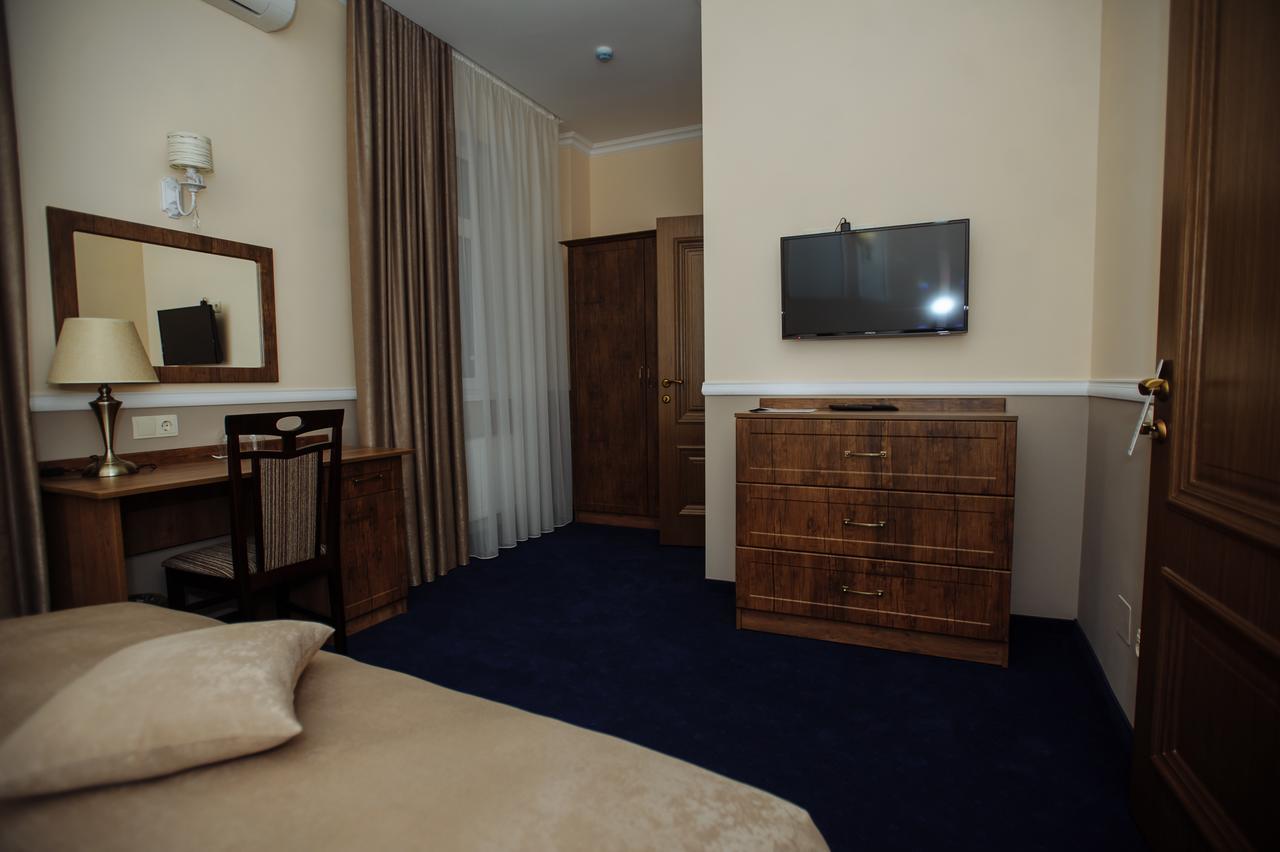 Astoria Hotel Chisinau Bagian luar foto